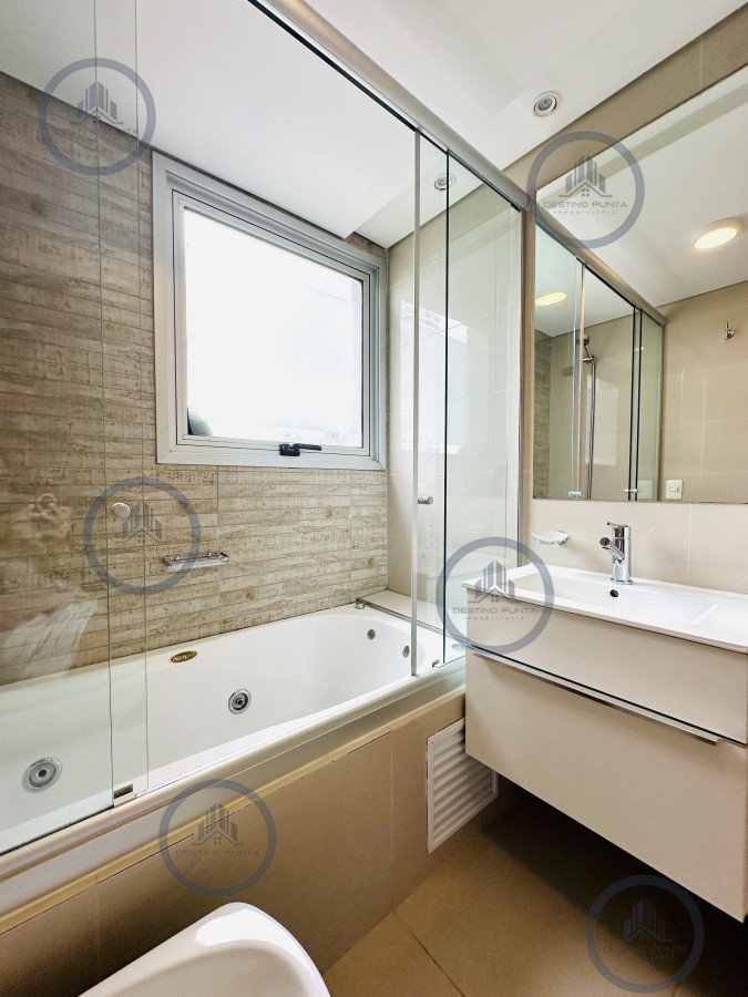 Apartamento ID.2295 - Oportunidad de venta apartamento de 3 dormitorios mas dependencia Playa Brava, Punta del Este