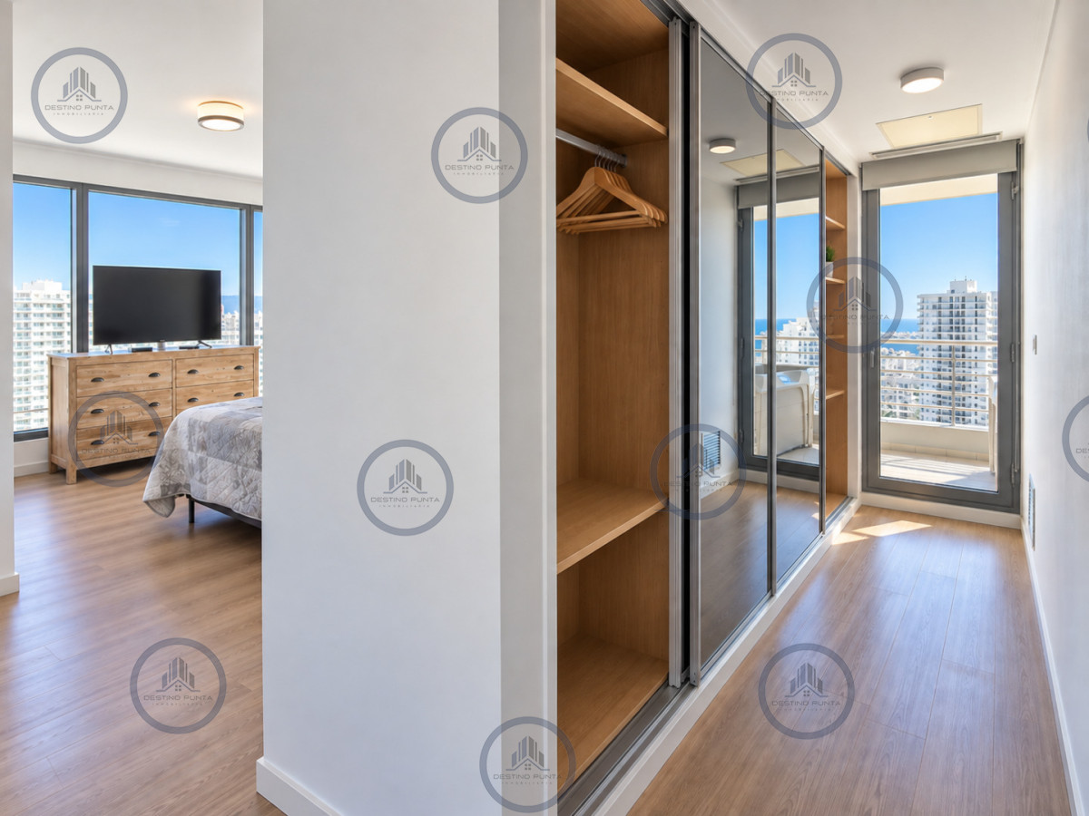 Apartamento ID.3292 - Penthouse Dúplex de 3 Dormitorios en suite con Parrillero, Jacuzzi y Amplias Terrazas con vistas panorámicas. Playa Mansa, Punta del Este