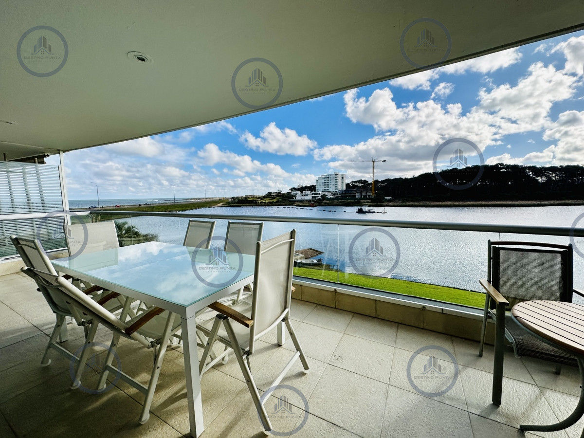 Apartamento ID.1529 - Alquiler temporal y anual de apartamento de tres dormitorios frente al mar en Pinares, playa Mansa