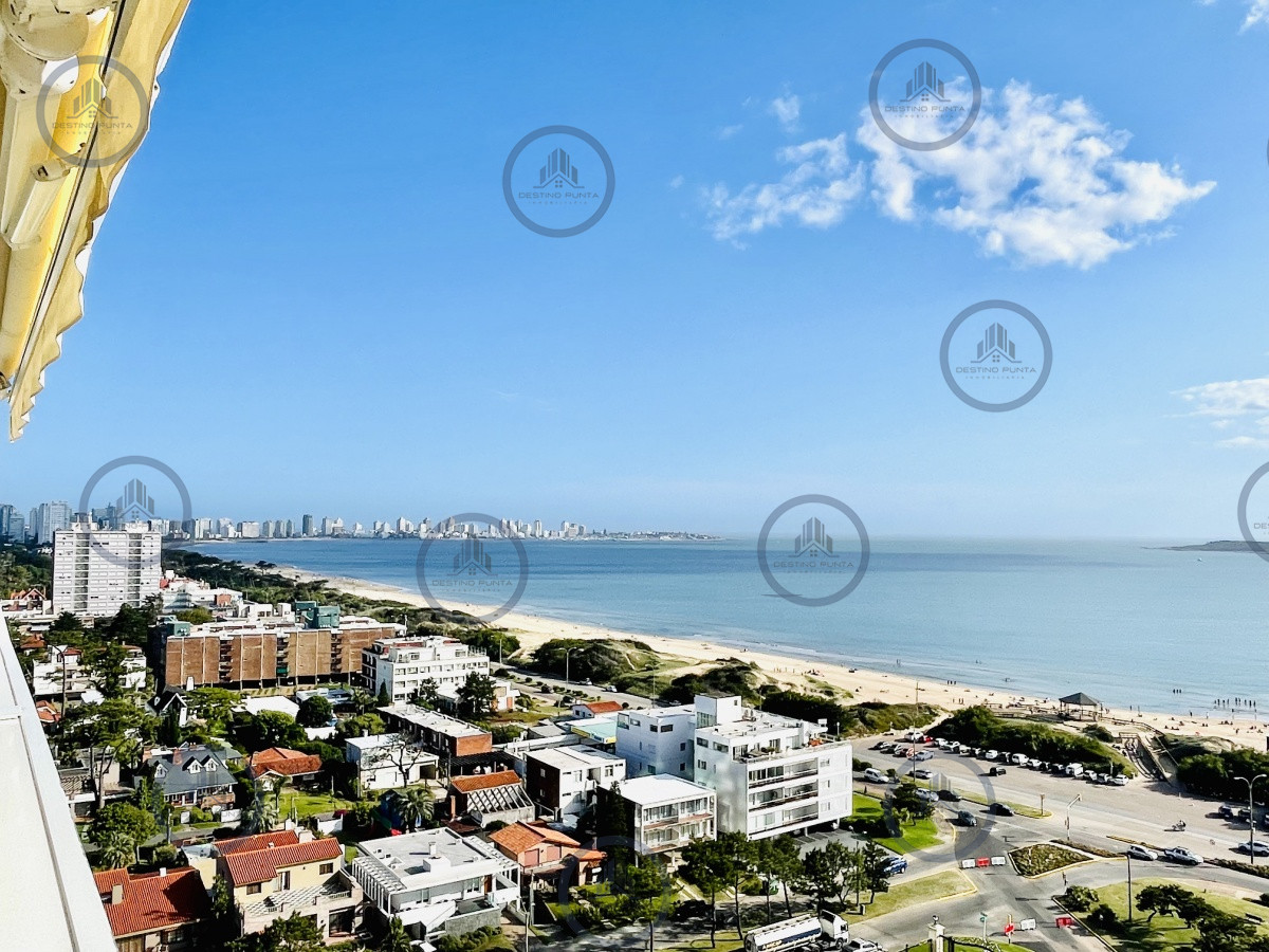 Apartamento ID.1059 - Venta de Excelente apartamento en alquiler temporario de tres dormitorios más dependencia de servicio, Playa Mansa, Punta del Este