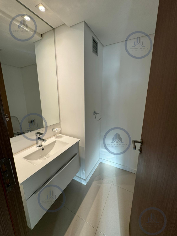 Apartamento ID.2506 - Apartamento de 2 Dormitorios + Dependencia y parrillero propio en Playa Brava