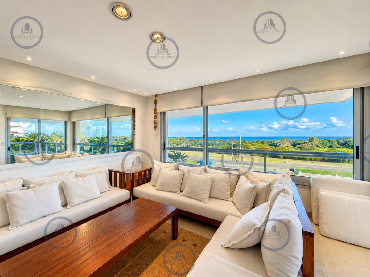 Apartamento ID.3030 - Venta de Apartamento de 3 Dormitorios sobre Primera Fila de Playa Brava, Punta del Este
