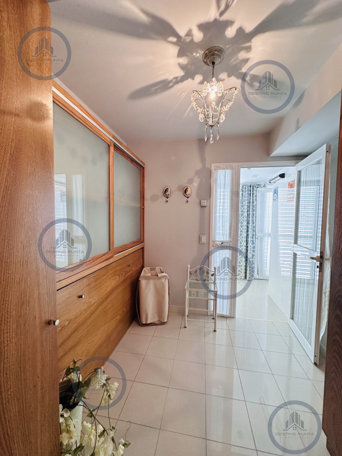 Apartamento ID.2300 - Lujoso Penthouse de 4 Dormitorios con Vista al Mar sobre Playa Mansa, Punta del Este