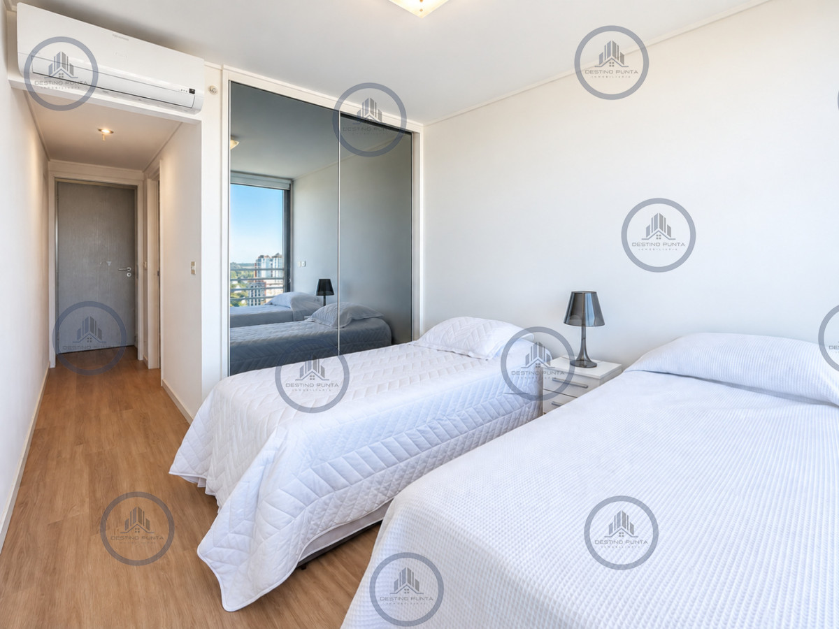 Apartamento ID.3291 - Apartamento de 2 Dormitorios en Suite con Vista al Mar. Playa Mansa, Punta del Este