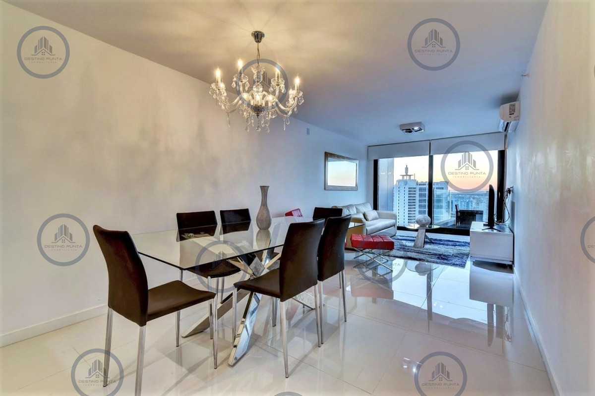 Apartamento ID.1626 - Alquiler temporario de apartamento de dos dormitorios con dos baños a pasos de la Playa y centro comercial, Punta del Este