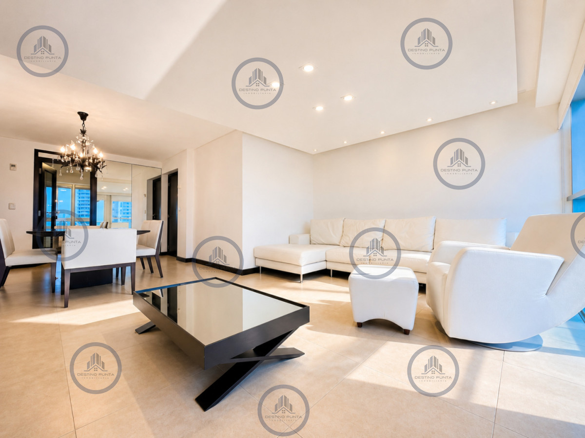 Apartamento ID.3204 - Venta de Excelente Apartamento de 3 Dormitorios con Vista al Mar, Playa Mansa, Punta del Este