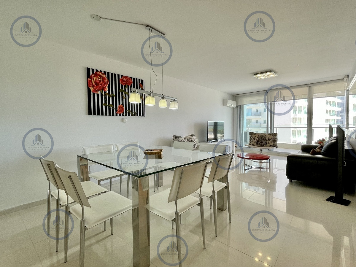 Apartamento ID.217 - Apartamento de 2 Dormitorios y Servicio a metros del mar, Playa Mansa Punta del Este
