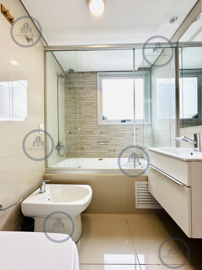 Apartamento ID.2295 - Oportunidad de venta apartamento de 3 dormitorios mas dependencia Playa Brava, Punta del Este