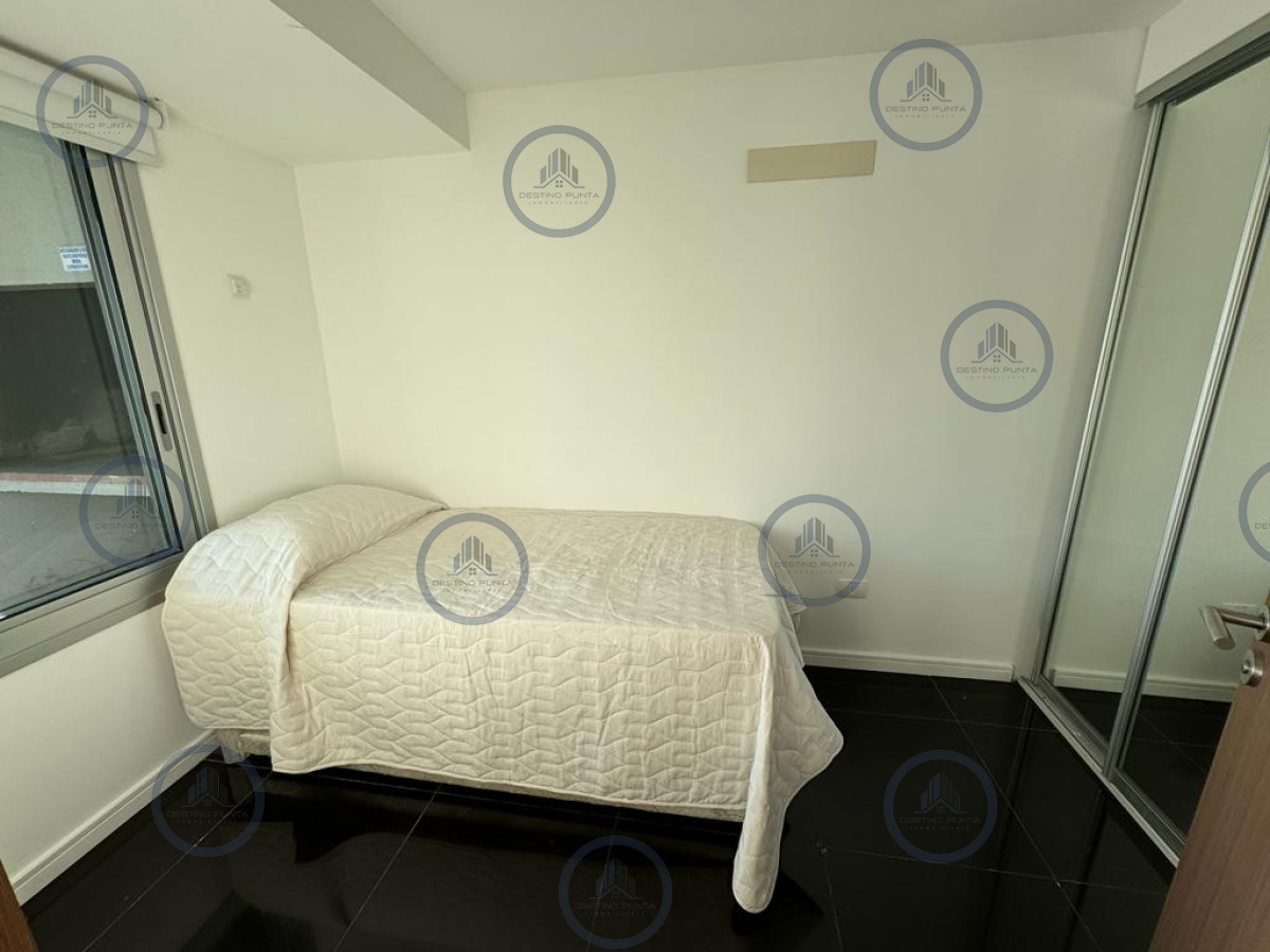 Apartamento ID.2506 - Apartamento de 2 Dormitorios + Dependencia y parrillero propio en Playa Brava