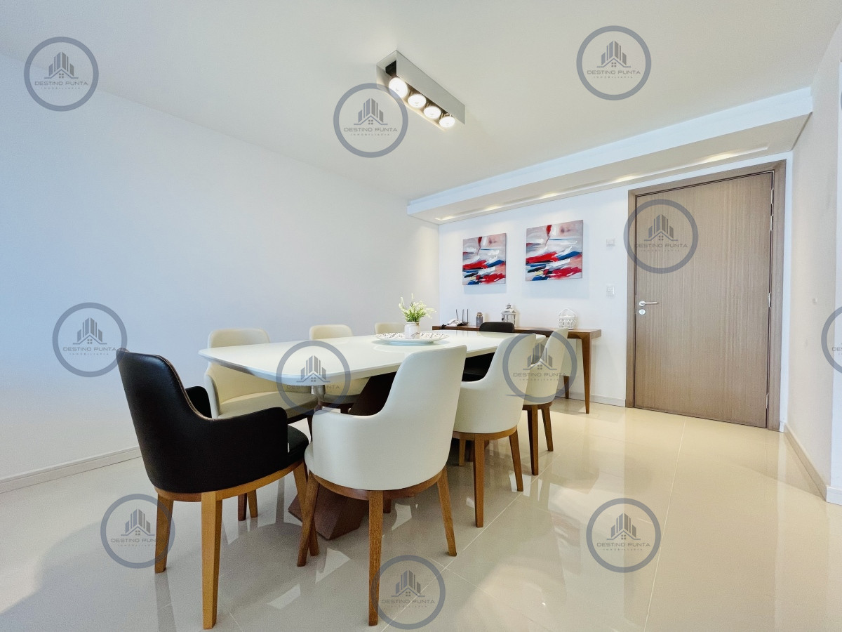 Apartamento ID.1525 - Apartamento de 3 Dormitorios y Dependencia, con Parrillero y Vista al Mar en Playa Brava, Punta del Este 