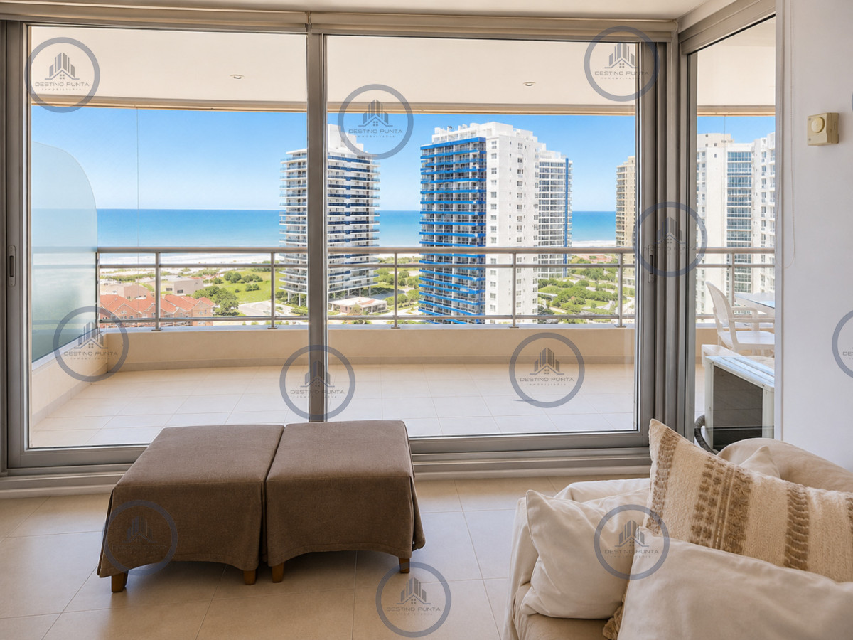 Apartamento ID.3255 - Apartamento de 3 Dormitorios con Vista al Mar, en Playa Brava Punta del Este