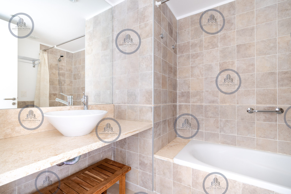 Apartamento ID.9 - Alquier temporario de amplio departamento de tres dormitorios con jardín, Punta Ballena