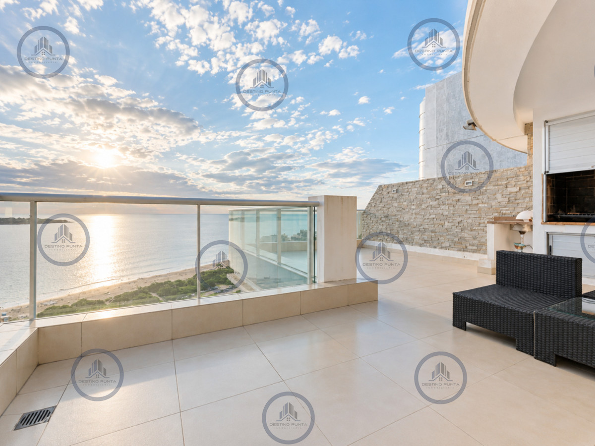 Apartamento ID.2321 - Penthouse Dúplex de 3 Dormitorios y Parrillero en Playa Mansa, Punta del Este