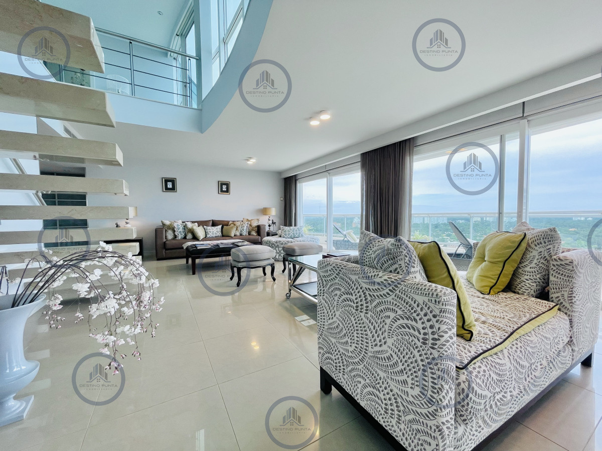 Apartamento ID.2300 - Lujoso Penthouse de 4 Dormitorios con Vista al Mar sobre Playa Mansa, Punta del Este