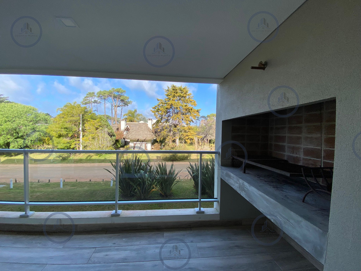 Apartamento ID.777 - Espectacular Apartamento de Dos Dormitorios, Dependencia y Parrillero a Estrenar en Punta del Este