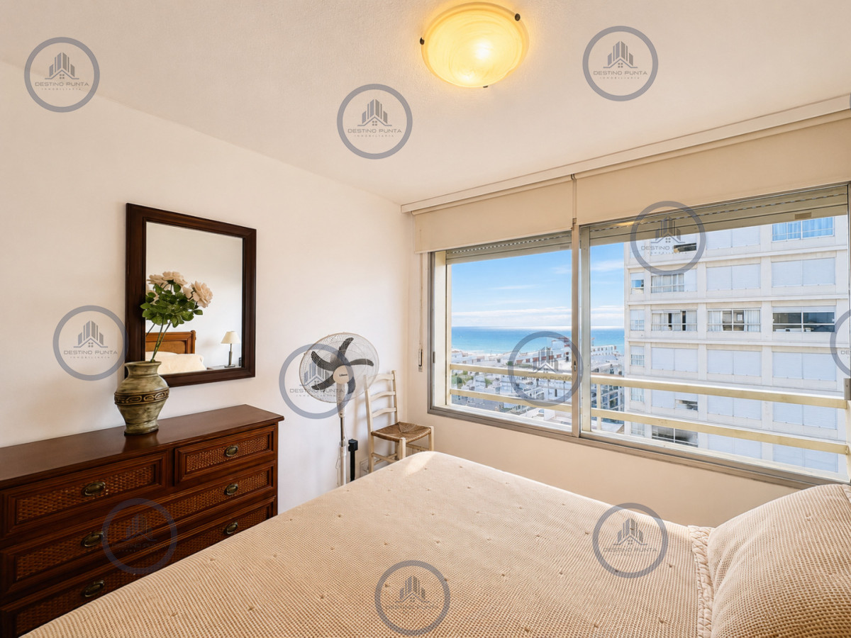 Apartamento ID.2025 - Apartamento en Venta, Península de Punta del Este. 3 Dormitorios con vista, reciclado 