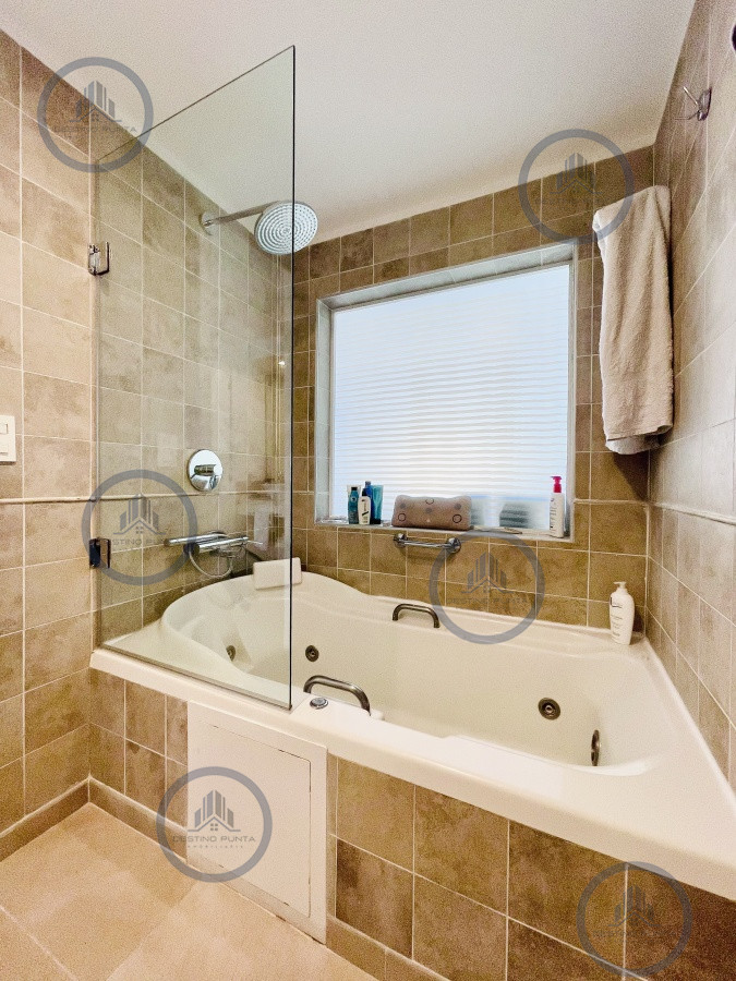 Apartamento ID.421 - Maravilloso departamento de 2 dormitorios con parrillero y salida al jardín en alquiler 