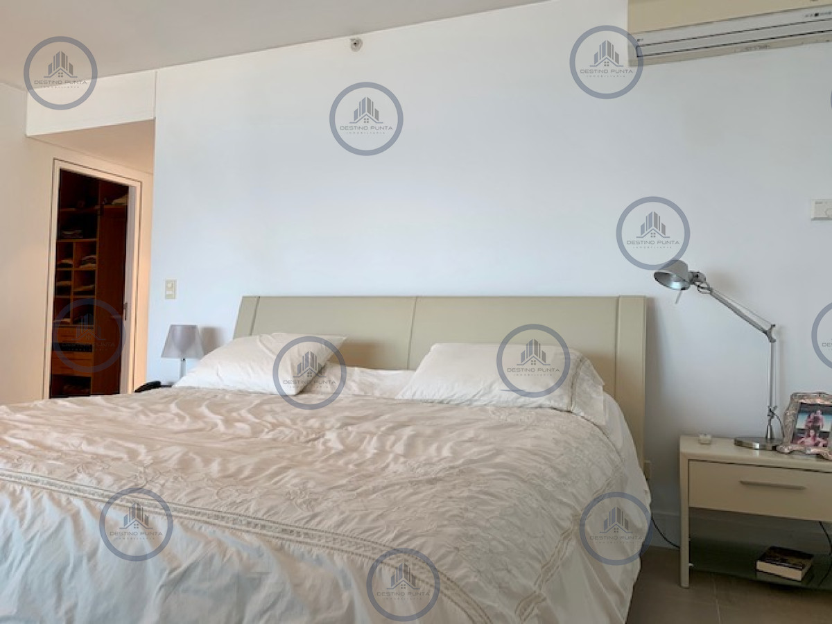 Apartamento ID.25 - Venta y alquiler temporario de apartamento de tres dormitorios mas dependencia de servicio en Playa Brava