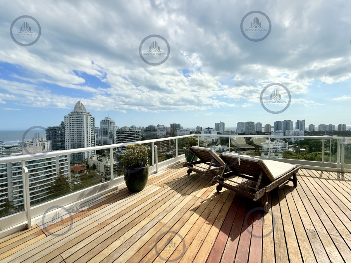 Apartamento ID.2036 - Apartamento Penthouse finamente decorado de 3 dormitorios con parrillero propio en venta, Roosevelt Brava, Punta del Este