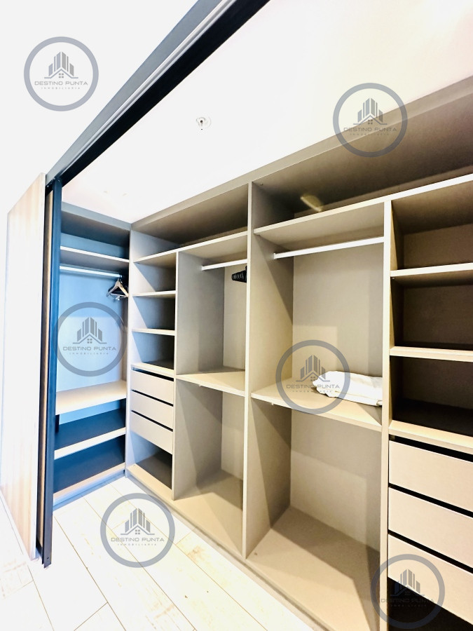 Apartamento ID.680 - Venta y alquiler de Apartamento de 1 Dormitorio en suite piso alto de Torre Surfside Village, Punta del Este