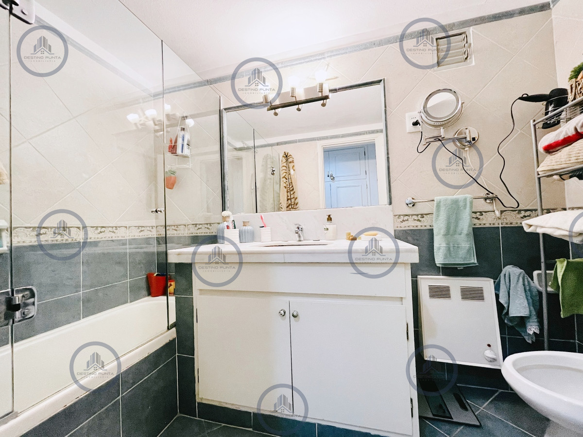 Apartamento ID.2075 - Excelente Apartamento de 2 Dormitorios Frente a Los Dedos, Playa Brava Punta del Este