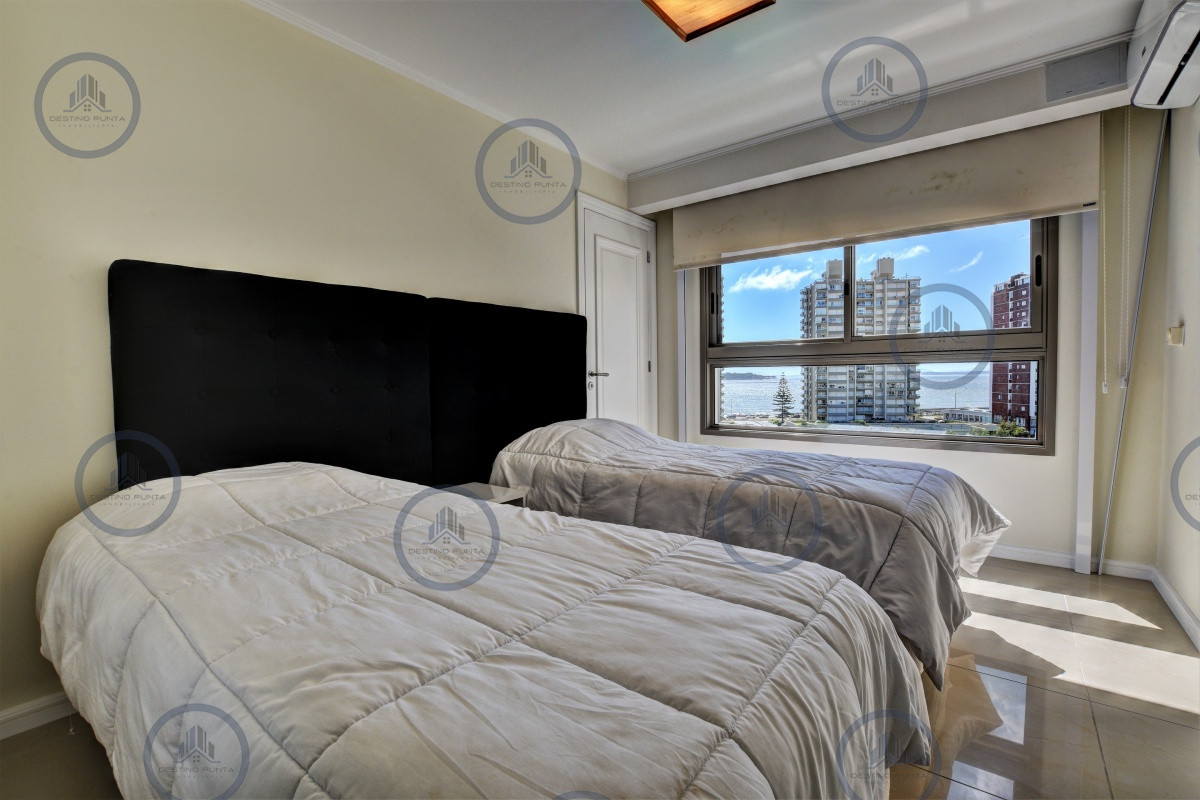 Apartamento ID.238 - Apartamento de 3 Dormitorios en Imperiale, Frente al Mar  - Oportunidad en Venta