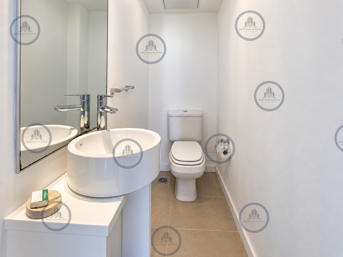 Apartamento ID.3292 - Penthouse Dúplex de 3 Dormitorios en suite con Parrillero, Jacuzzi y Amplias Terrazas con vistas panorámicas. Playa Mansa, Punta del Este