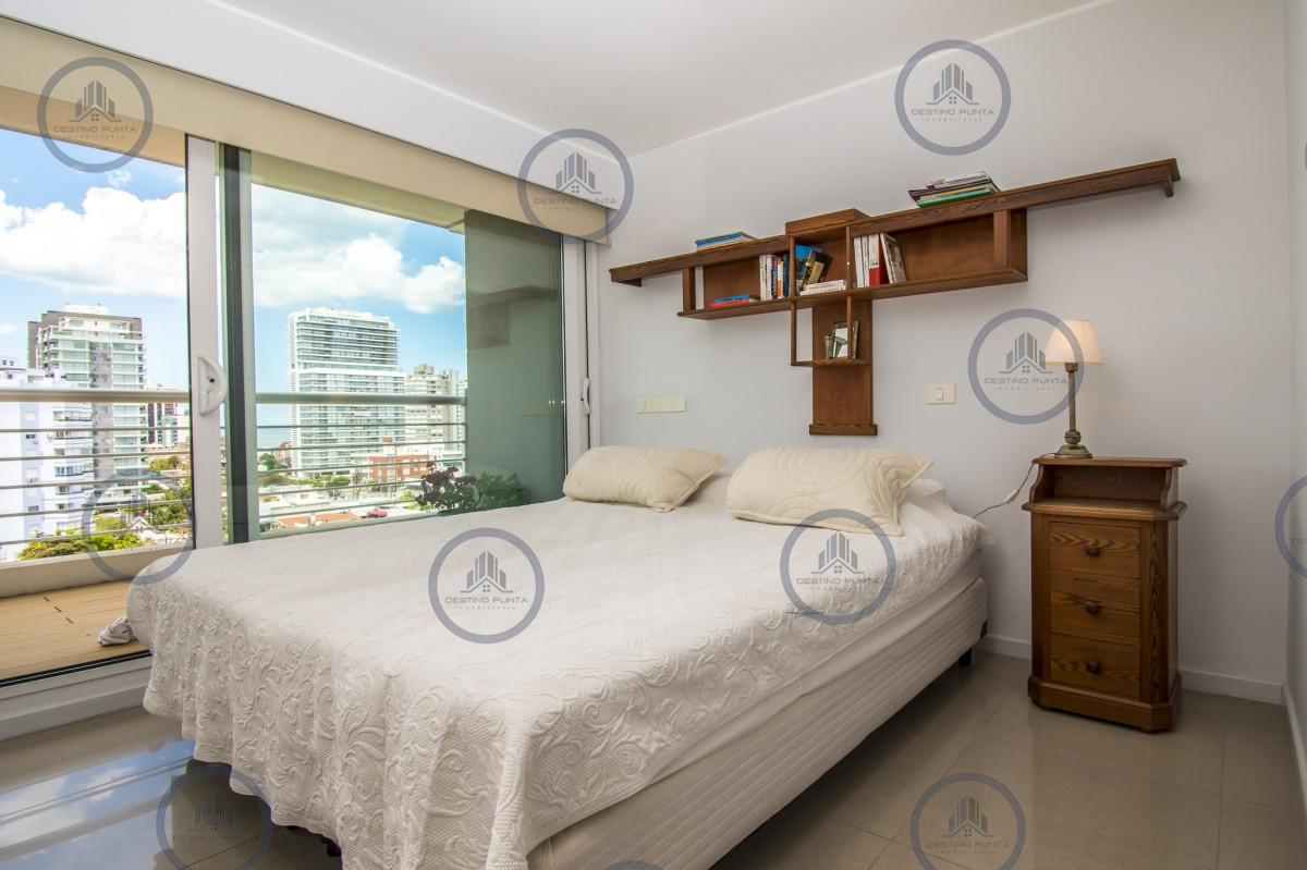 Apartamento ID.158 - Excelente Apartamento de 2 Dormitorios y Dependencia de Servicio en Playa Mansa