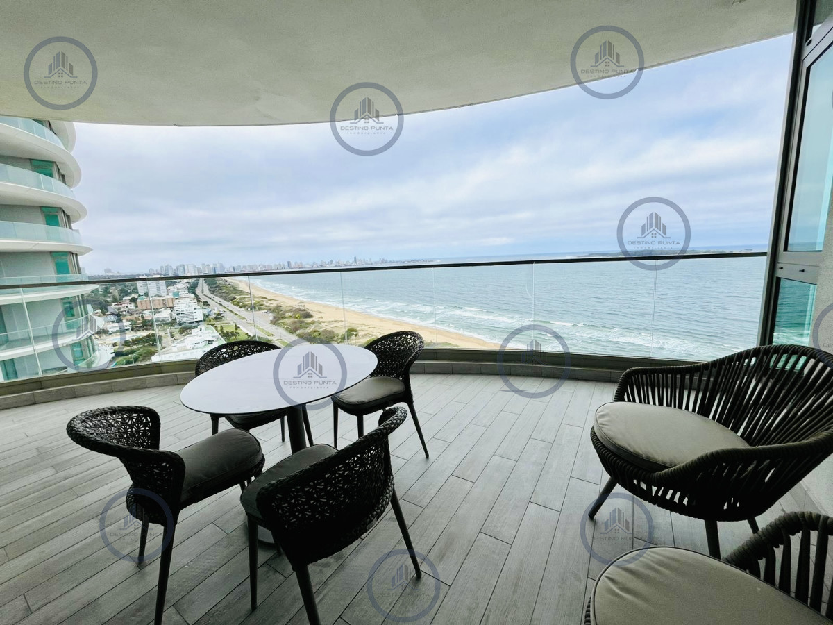 Apartamento ID.2287 - Exclusiva unidad de 4 dormitorios en suite en Fendi Chateu Playa Mansa Disponible Alquiler Anual