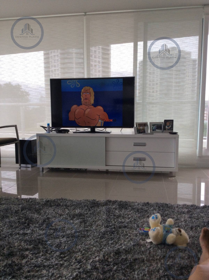 Apartamento ID.218 - Venta y alquiler de moderno departamento de tres dormitorios más dependencia a pasos de Playa Brava