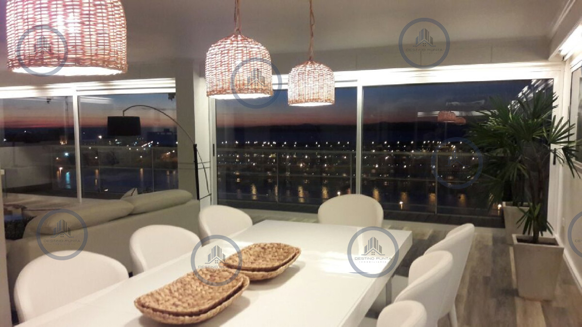 Apartamento ID.956 - Apartamento de 6 Dormitorios Frente al Puerto de Punta del Este