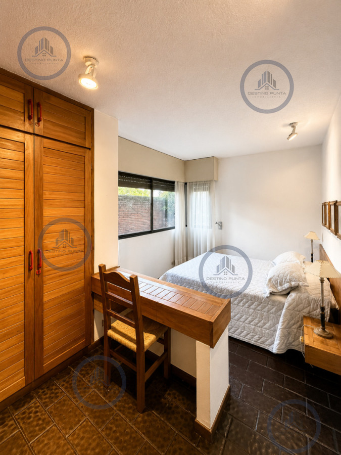 Apartamento ID.3115 - Oportunidad en Venta! Apartamento con alma de casa, 3 Dormitorios, Parrillero y Estufa, en zona Península Punta del Este