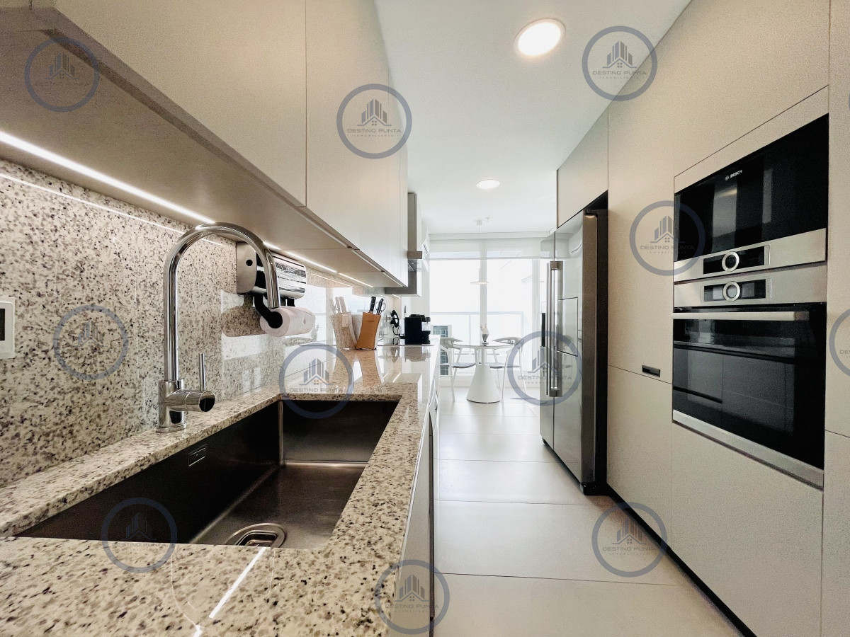 Apartamento ID.1940 - Venta Espectacular Apartamento Frente al Mar, 3 Dormitorios, Le Parc Punta del Este