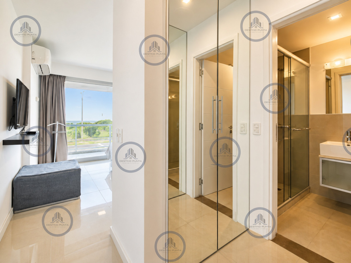 Apartamento ID.1816 - Apartamento de 3 Dormitorios en Primera Línea del Mar, Playa Brava Punta del Este