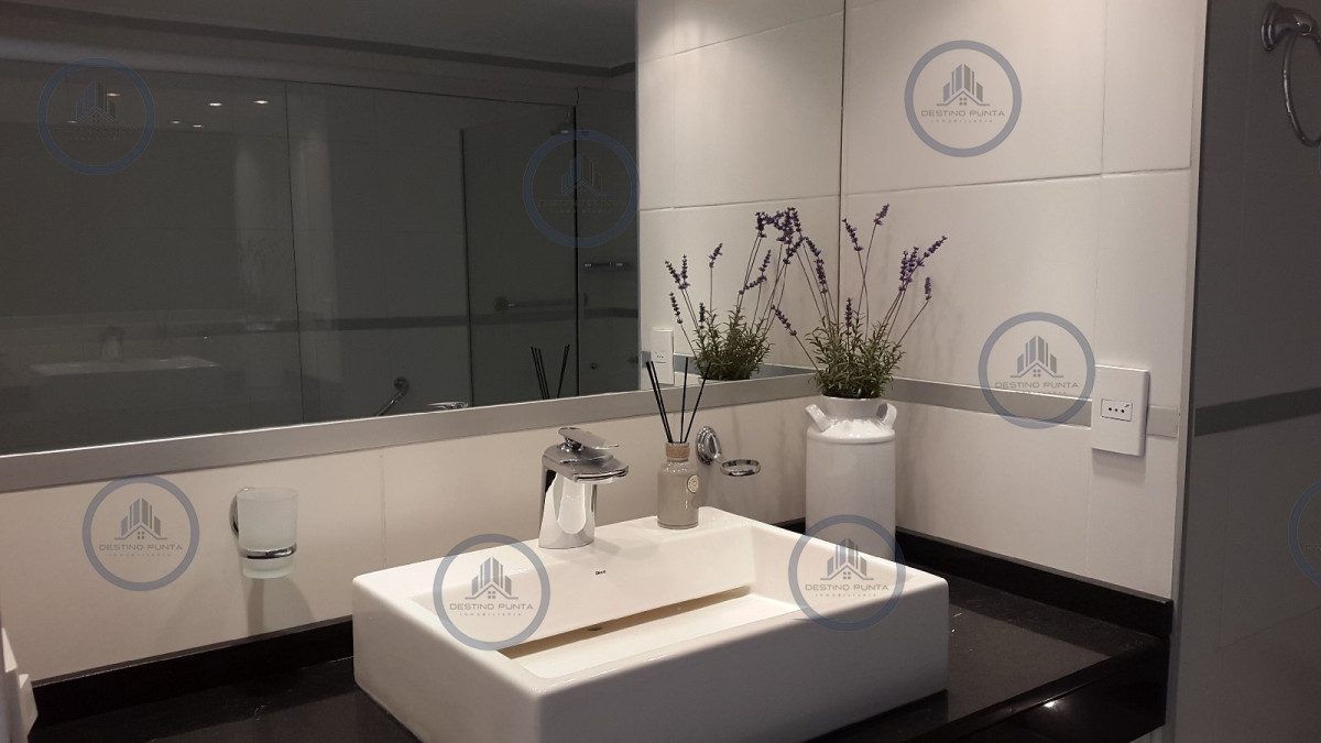 Apartamento ID.956 - Apartamento de 6 Dormitorios Frente al Puerto de Punta del Este