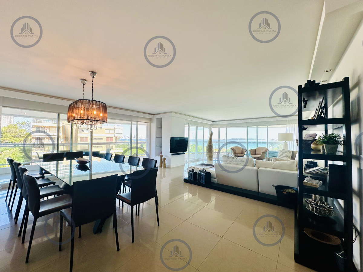 Apartamento ID.1708 - Alquiler temporario de gran apartamento de 4 dormitorios más dependencia en Playa Mansa