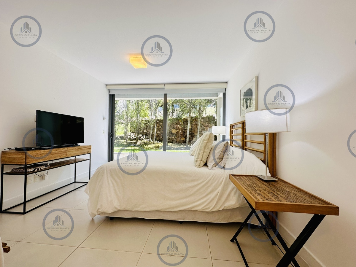 Apartamento ID.1690 - Venta y Alquiler temporario de apartamento moderno de dos dormitorios con parrillero en Punta Ballena