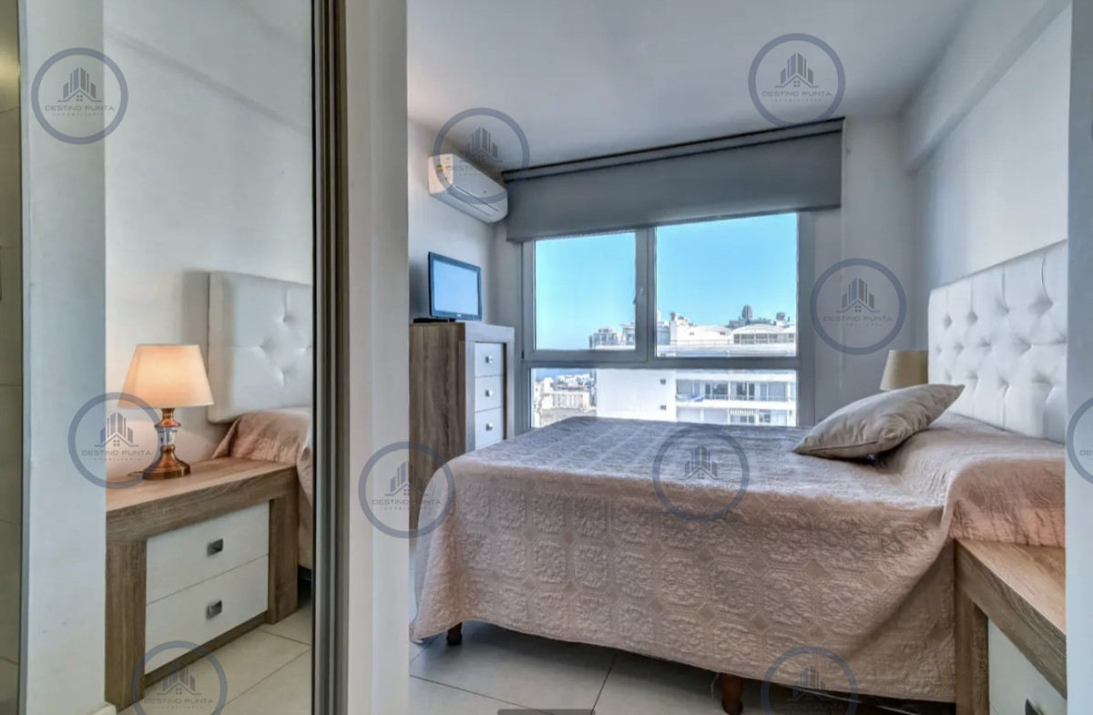 Apartamento ID.541 - Apartamento Céntrico de 2 Dormitorios con Vista al Mar, en el corazón de la Península de Punta del Este