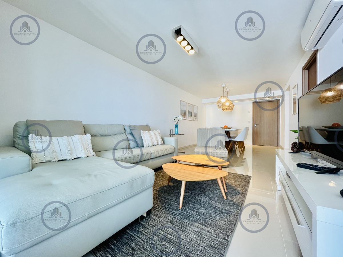 Apartamento ID.165 - Apartamento con Vista al Mar de 3 Dormitorios y Dependencia + Parrillero en Playa Brava, Punta del Este 