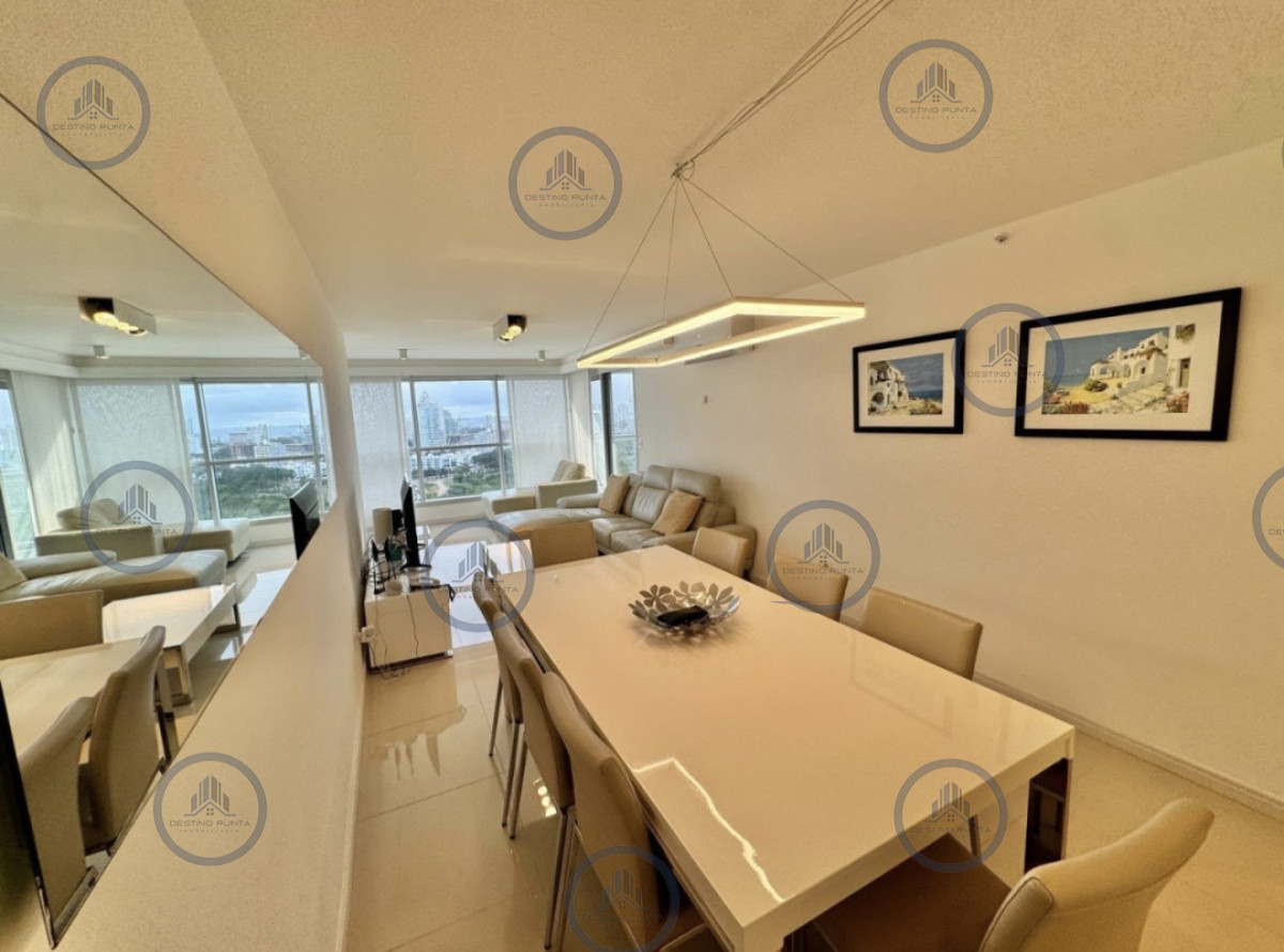 Apartamento ID.174 - Venta de apartamento de 2 dormitorios más dependencia y parrillero en Playa Mansa