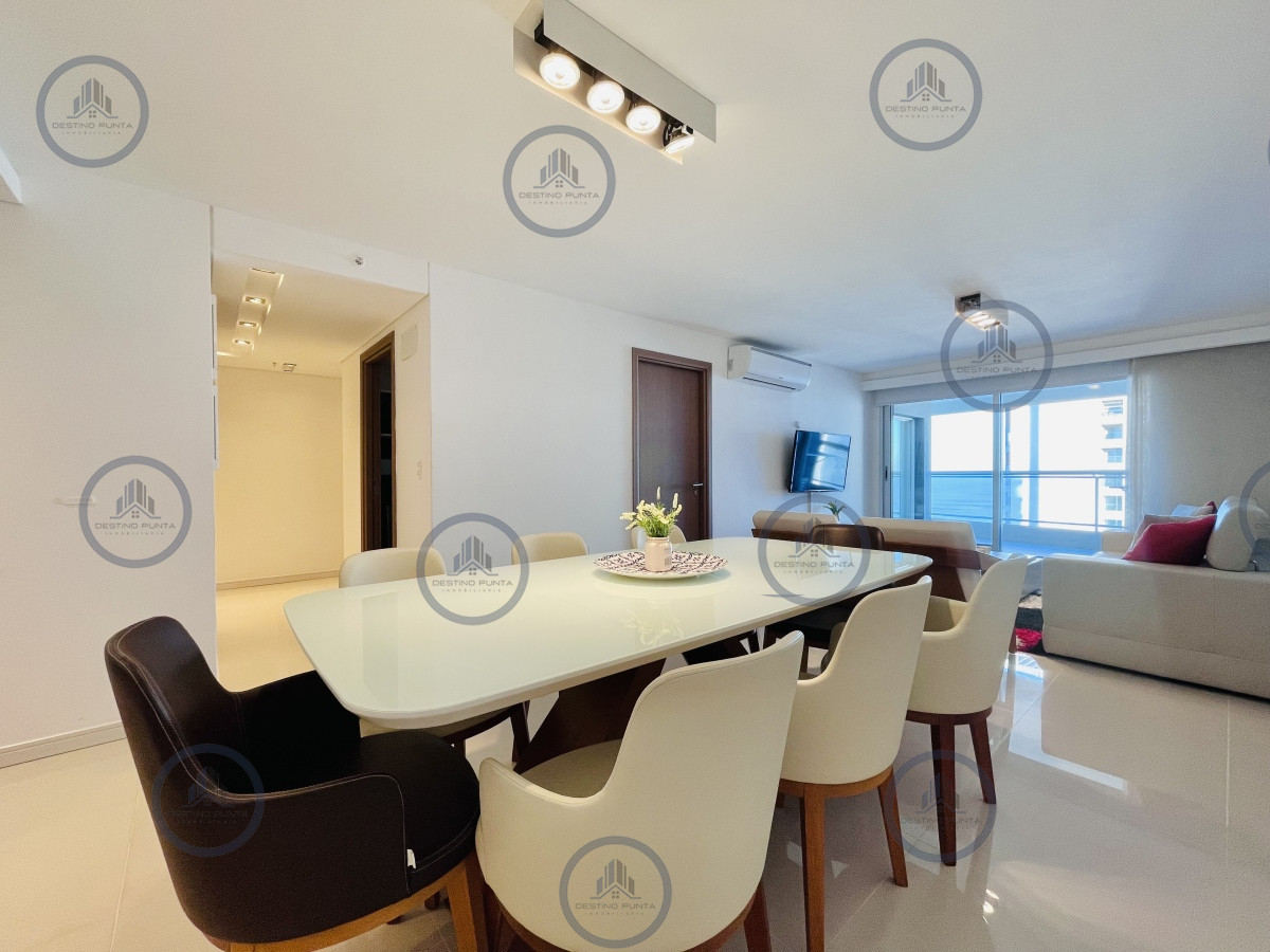 Apartamento ID.1525 - Apartamento de 3 Dormitorios y Dependencia, con Parrillero y Vista al Mar en Playa Brava, Punta del Este 