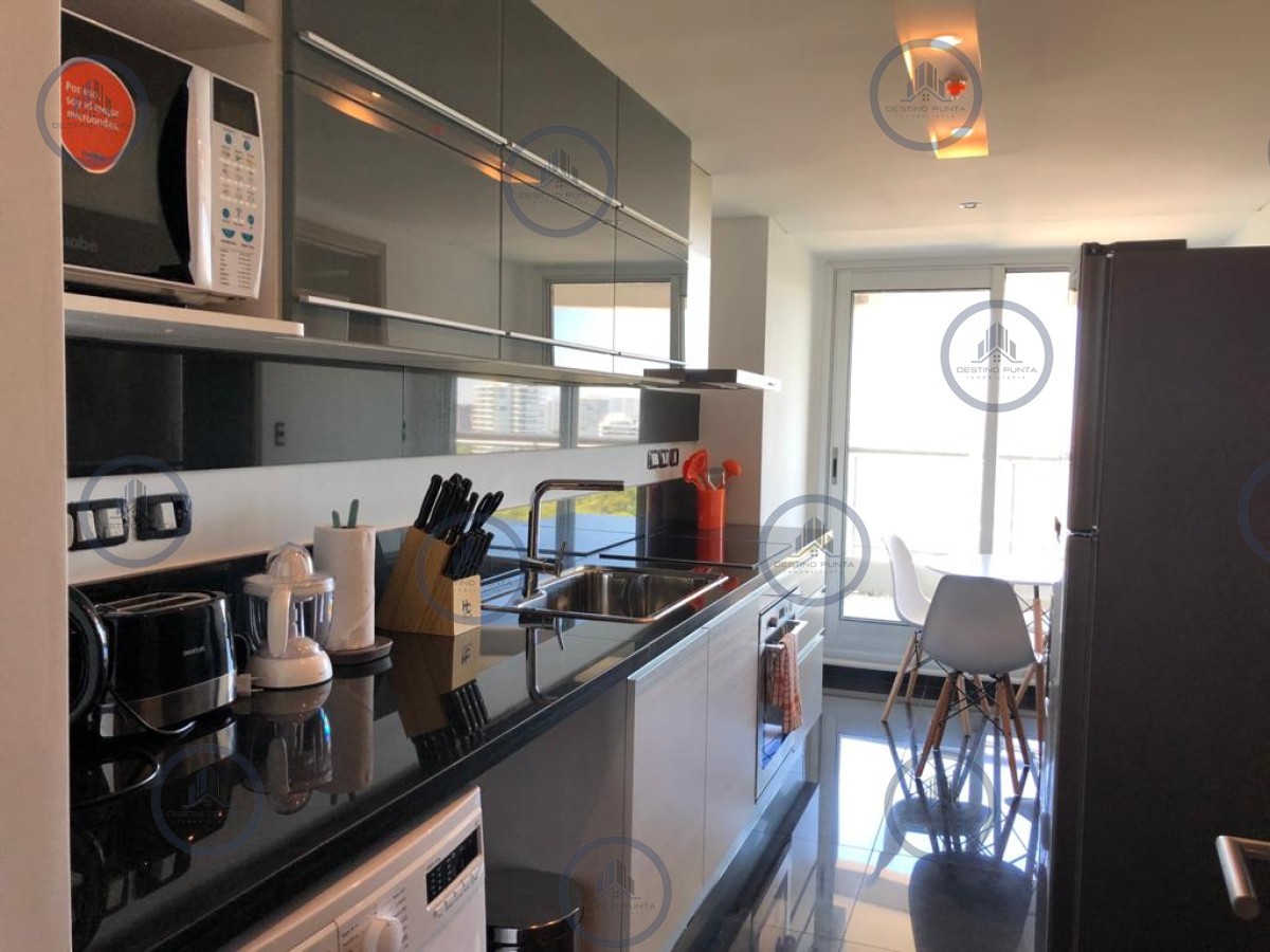Apartamento ID.167 - Venta y alquiler temporario de apartamento piso alto en torre con servicios. Dos dormitorios más dependencia 
