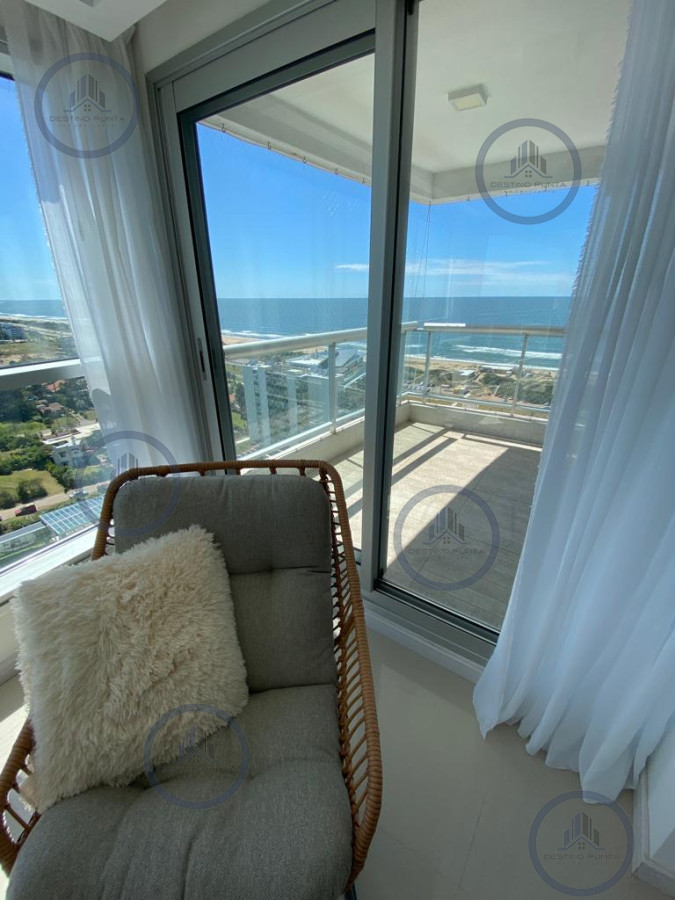 Apartamento ID.173 - Apartamento piso alto de 2 dormitorios en suite más dependencia de servicio y parrillero, Playa Brava