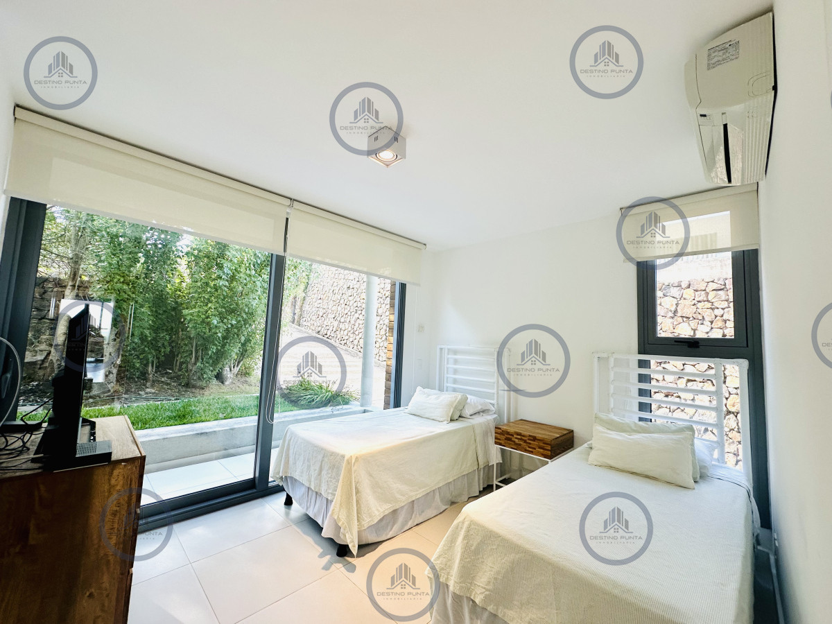 Apartamento ID.112 - Venta OPORTUNIDAD de exclusivo departamento de tres dormitorios y Parrillero en Punta Ballena