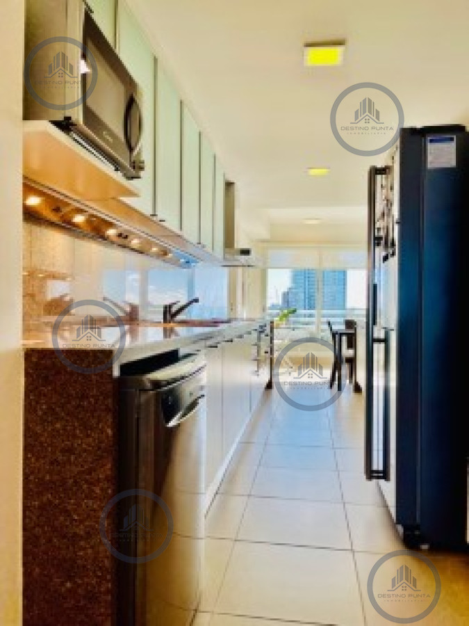 Apartamento ID.46 - Venta de apartamento premiun de tres dormitorios más dependencia en torre de categoría sobre playa Brava, Punta del Este