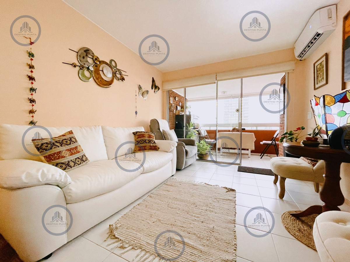 Apartamento ID.2075 - Excelente Apartamento de 2 Dormitorios Frente a Los Dedos, Playa Brava Punta del Este
