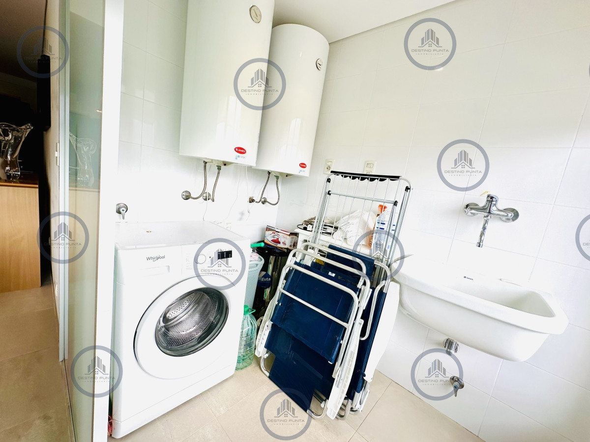 Apartamento ID.272 - Oportunidad en Venta Maravilloso departamento esquinero en Torre Le Parc, Playa Brava, Punta del Este