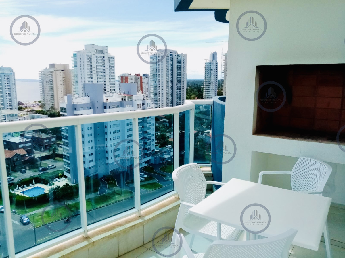 Alquiler temporario de apartamento de dos dormitorios mas dependencia con parrillero de uso exclusivo en Playa Mansa, Punta del Este — fotografía 3