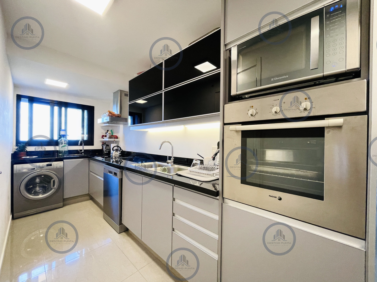 Apartamento ID.2518 -  Exclusivo Penthouse de 3 Dormitorios con Vistas panorámicas a Playa Brava, en Venta