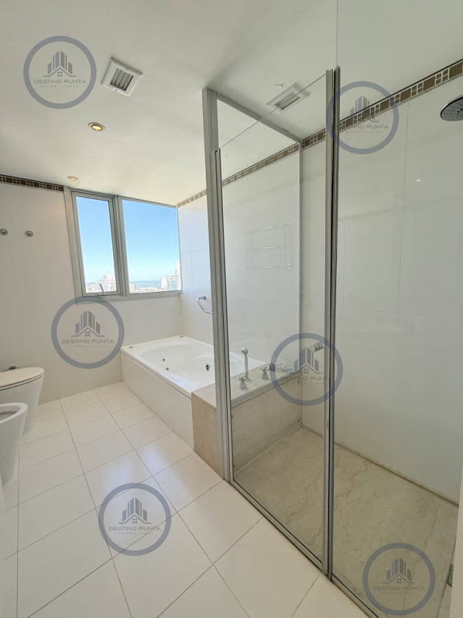 Apartamento ID.219 - Alquiler temporario de apartamento esquinero piso alto en Torre Le Parc, Playa Brava